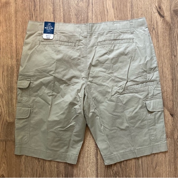 NWT G George Men’s Below the Knee Comfort Wast Stretch Khaki Cargo Short. - Picture 6 of 6